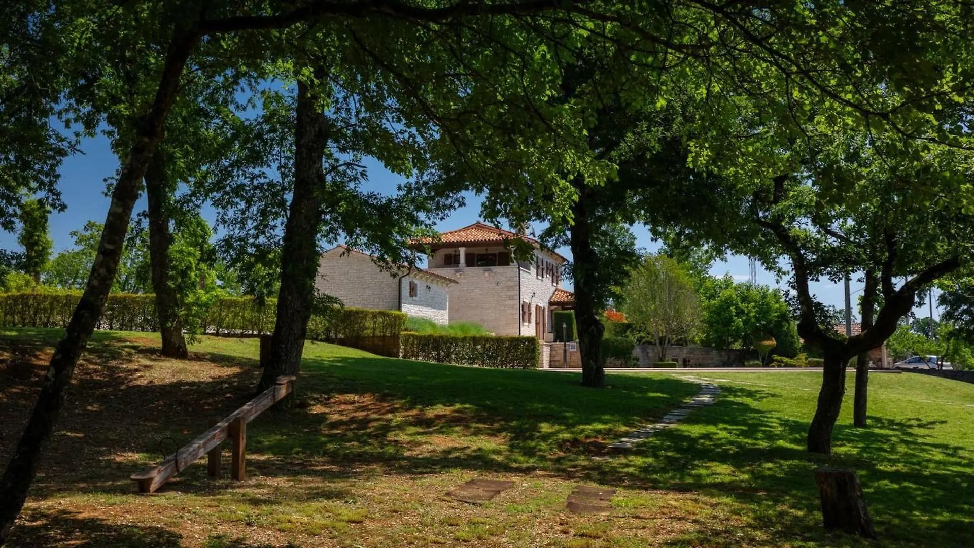 Rustic Villa Catarina With Pool In Tinjan Kringa