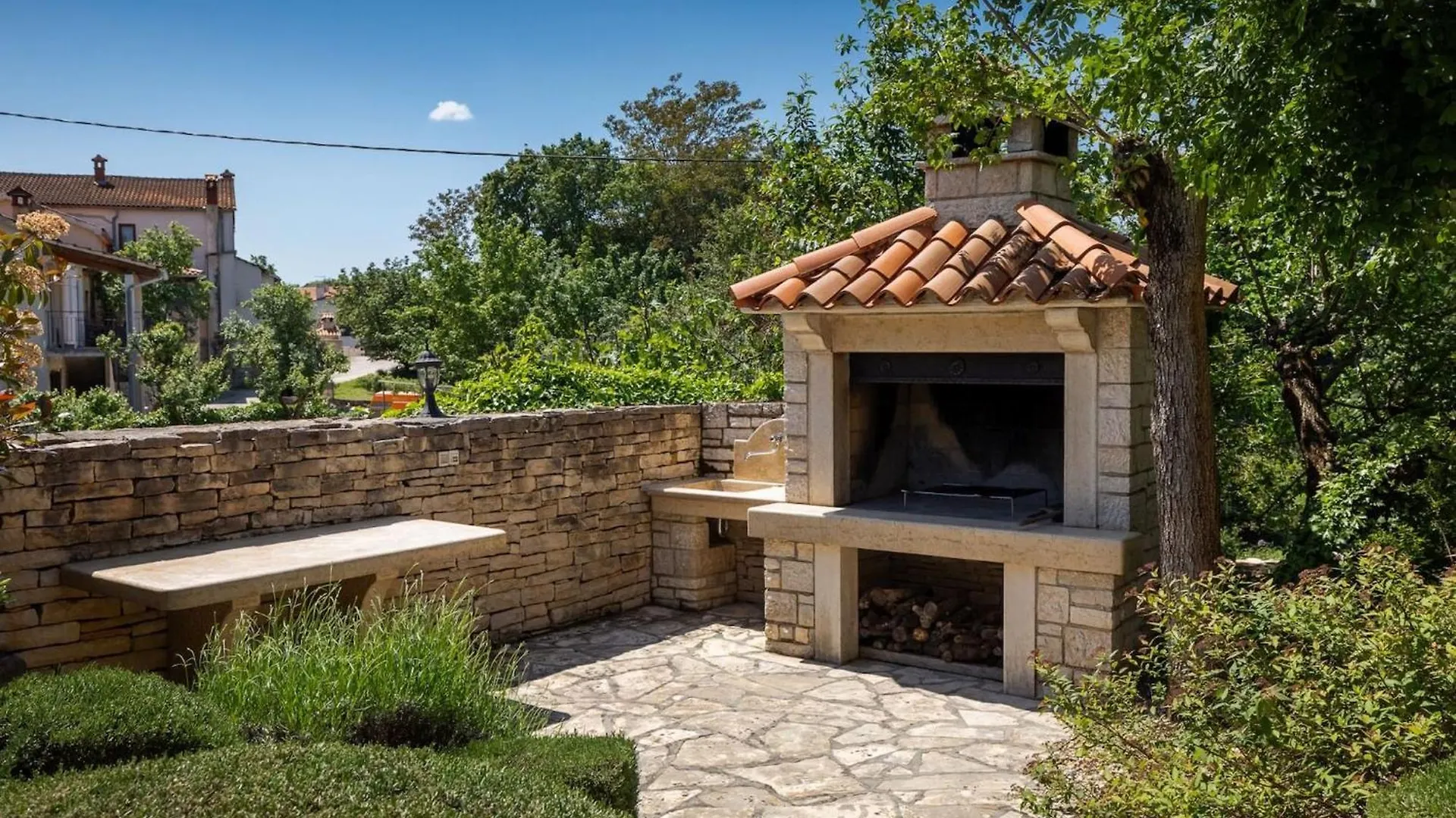 Rustic Villa Catarina With Pool In Tinjan Kringa