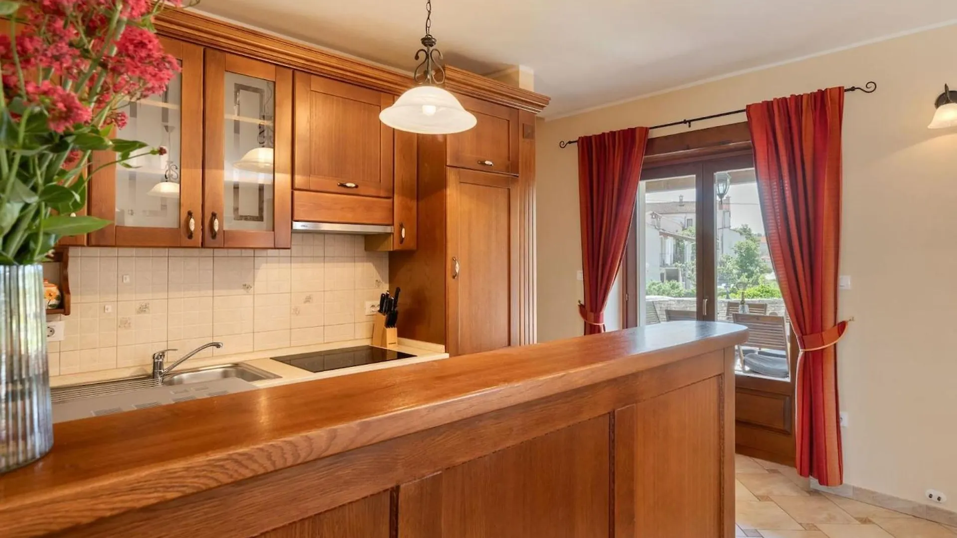 Rustic Villa Catarina With Pool In Tinjan Kringa