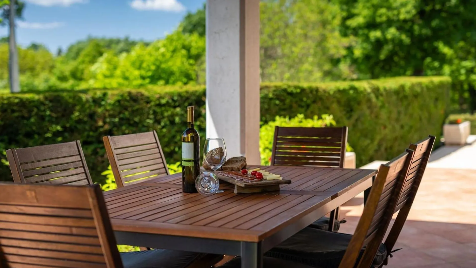 Rustic Villa Catarina With Pool In Tinjan Kringa